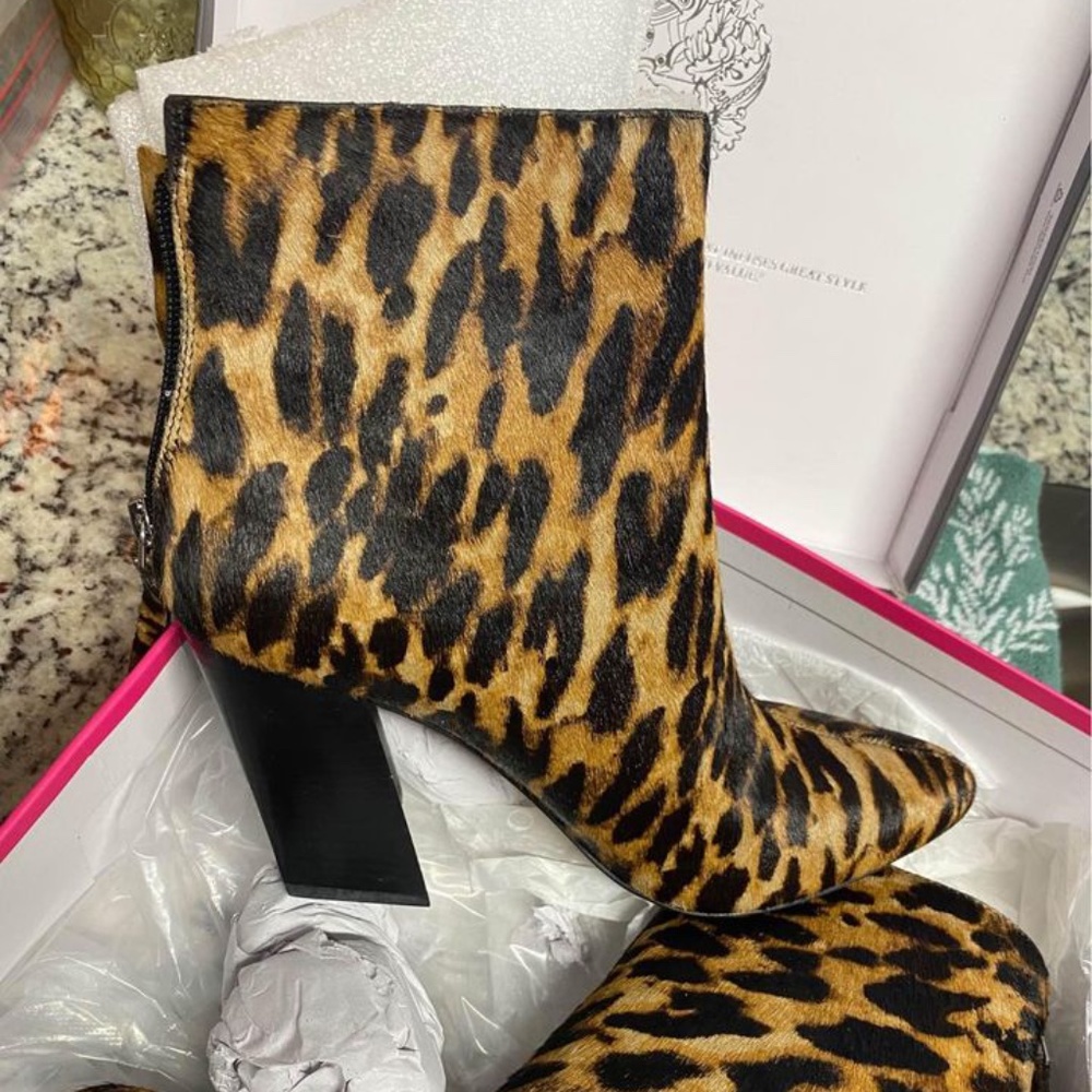 Vince Camuto Boots Size 9